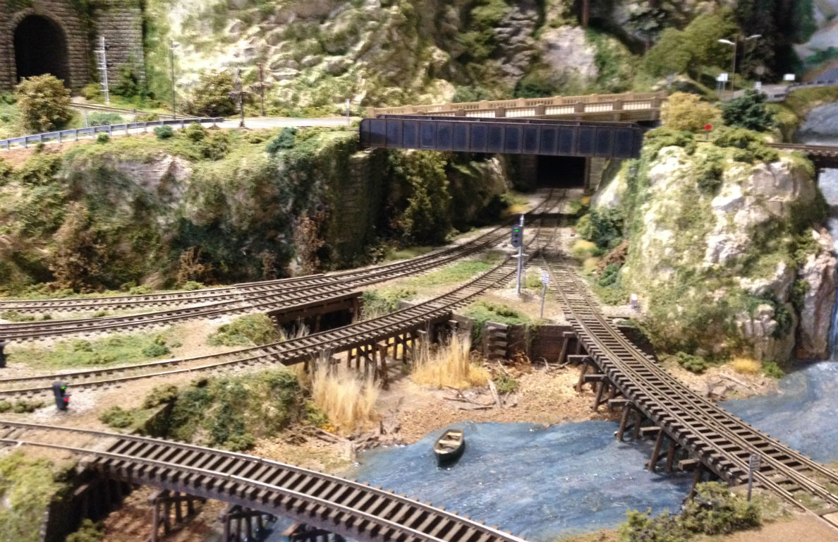 Custom Model Railroads Model Scenery &amp; Structure